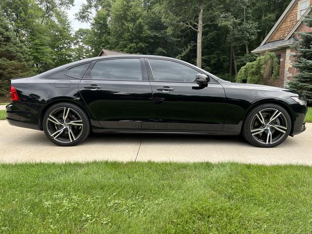 Photo of 2020 Black Volvo S90 Recharge Plug-In Hybrid
