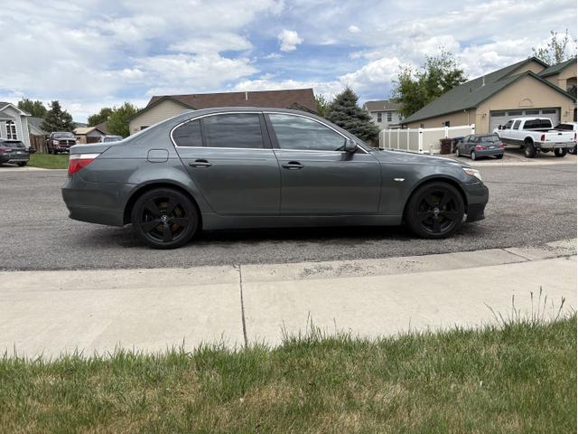 Photo of 2006 Gray BMW 530