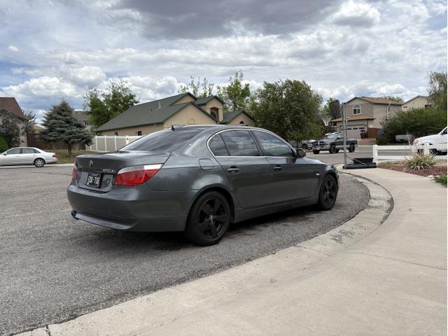 Photo of 2006 Gray BMW 530
