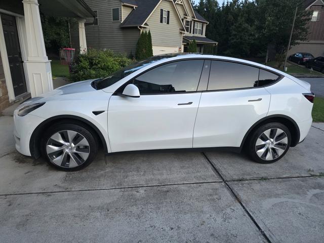 Photo of 2021 White Tesla Model Y