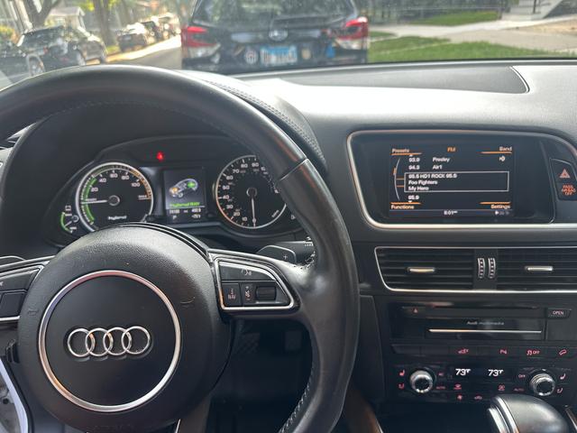 Photo of 2014 White Audi Q5 hybrid
