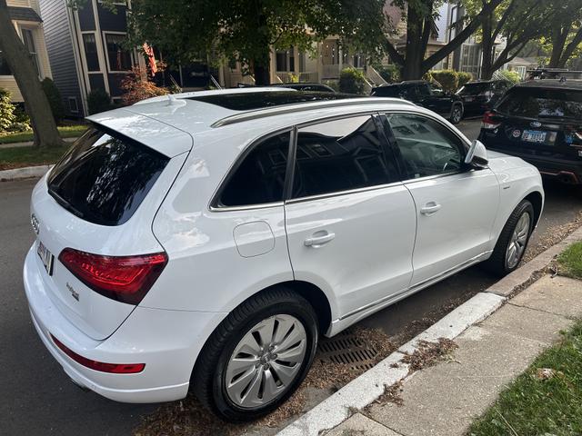 Photo of 2014 White Audi Q5 hybrid