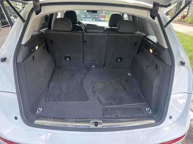Photo of 2014 White Audi Q5 hybrid