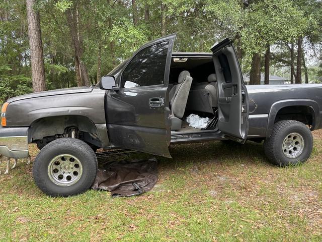 Photo of 2004 Gray Chevrolet Silverado 1500