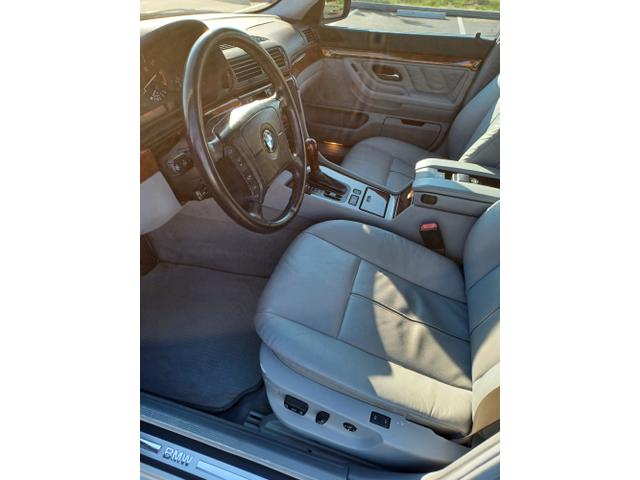 Photo of 2001 Gray BMW 740