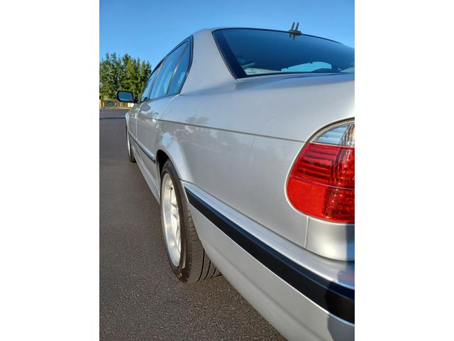 Photo of 2001 Gray BMW 740