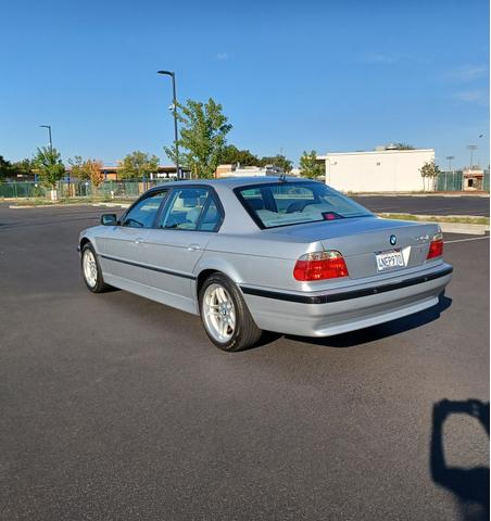 Photo of 2001 Gray BMW 740
