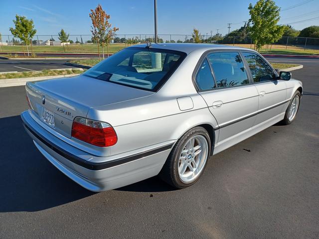 Photo of 2001 Gray BMW 740