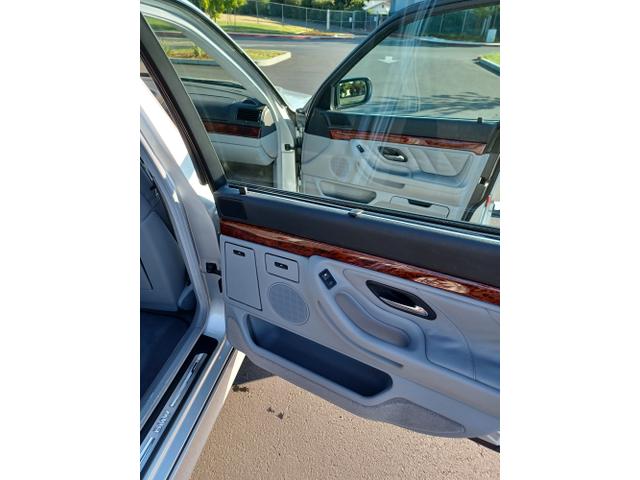 Photo of 2001 Gray BMW 740