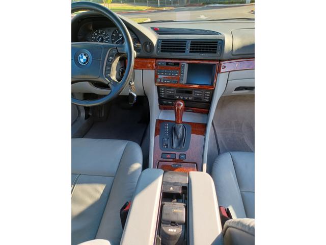 Photo of 2001 Gray BMW 740