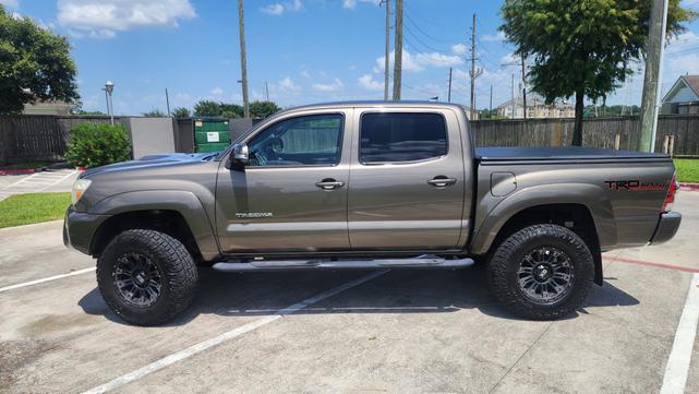 Photo of 2015 Brown Toyota Tacoma