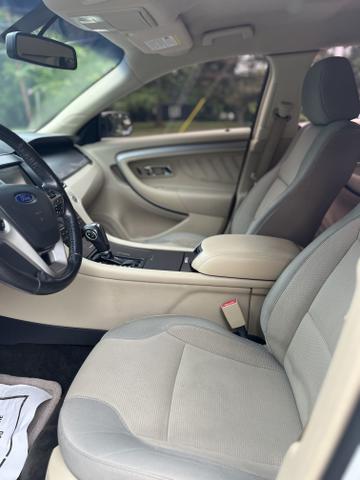 Photo of 2015 White Ford Taurus