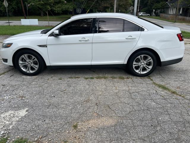 Photo of 2015 White Ford Taurus