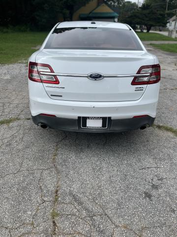 Photo of 2015 White Ford Taurus