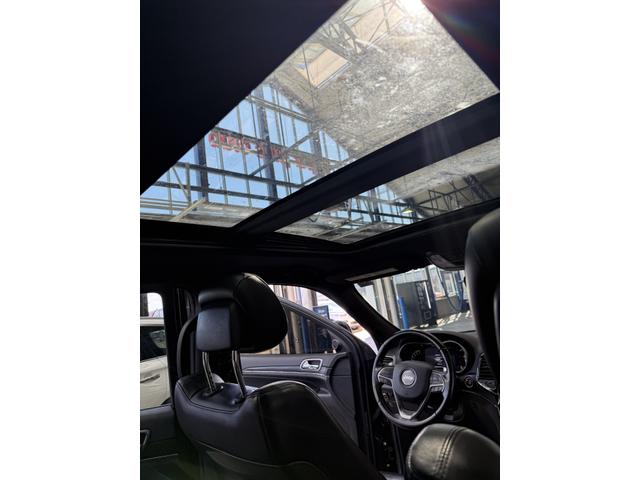Photo of 2020 Black Jeep Grand Cherokee