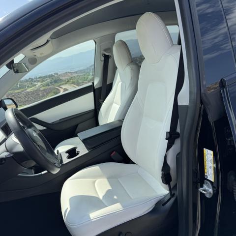 Photo of 2020 Black Tesla Model Y