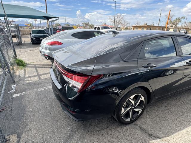 Photo of 2023 Black Hyundai ELANTRA