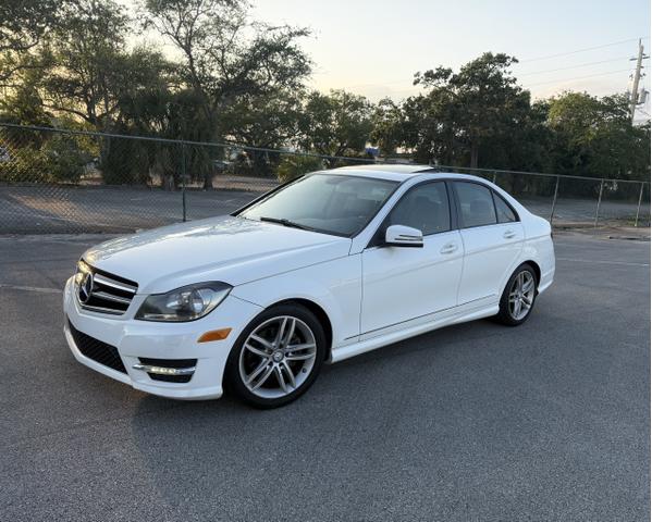 Photo of 2014 White Mercedes-Benz C-Class