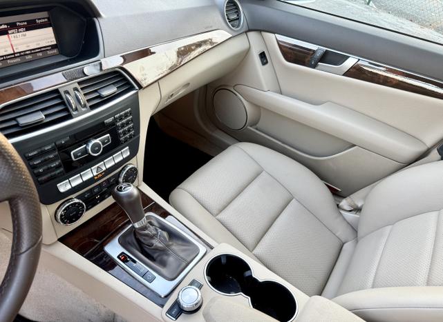 Photo of 2014 White Mercedes-Benz C-Class