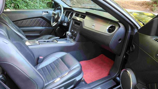 Photo of 2010 Black Ford Mustang