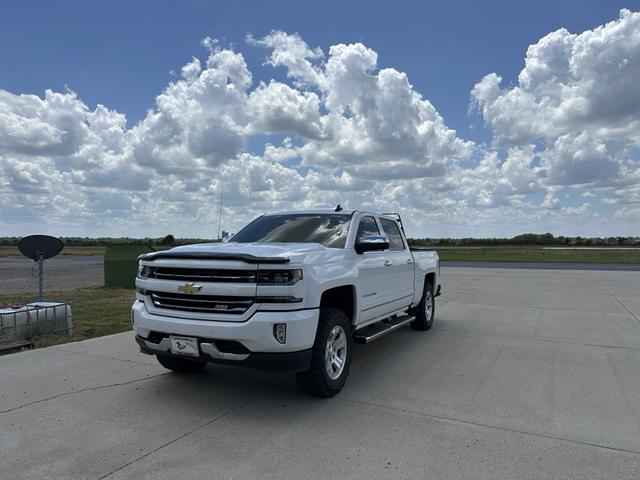 Photo of 2017 White Chevrolet Silverado 1500