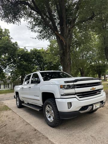 Photo of 2017 White Chevrolet Silverado 1500