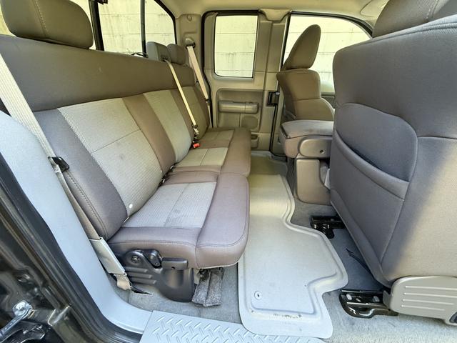 Photo of 2005 Beige Ford F-150
