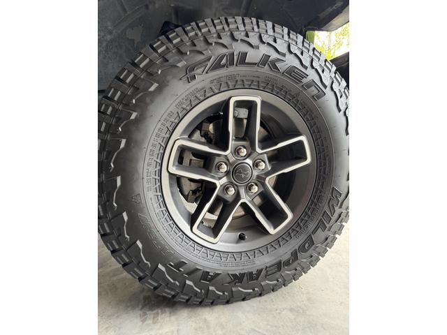 Photo of 2024 Gray Jeep Gladiator