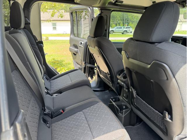 Photo of 2024 Gray Jeep Gladiator