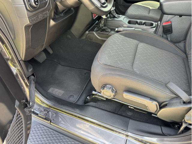 Photo of 2024 Gray Jeep Gladiator