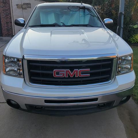 Photo of 2011 White GMC Sierra 1500