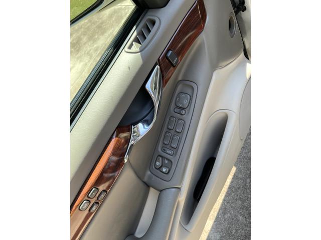 Photo of 2003 White Cadillac DeVille