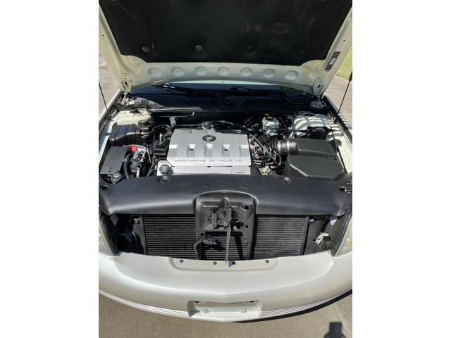 Photo of 2003 White Cadillac DeVille