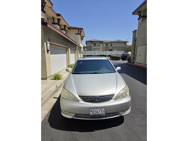 Photo of 2005 Silver Toyota Camry