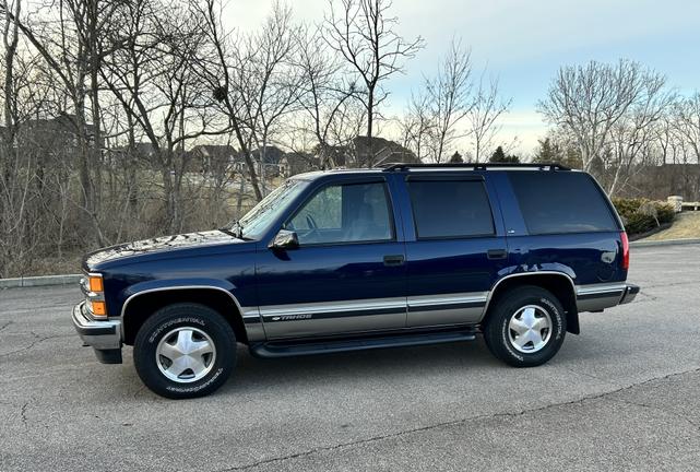 Photo of 1999 Blue Chevrolet Tahoe