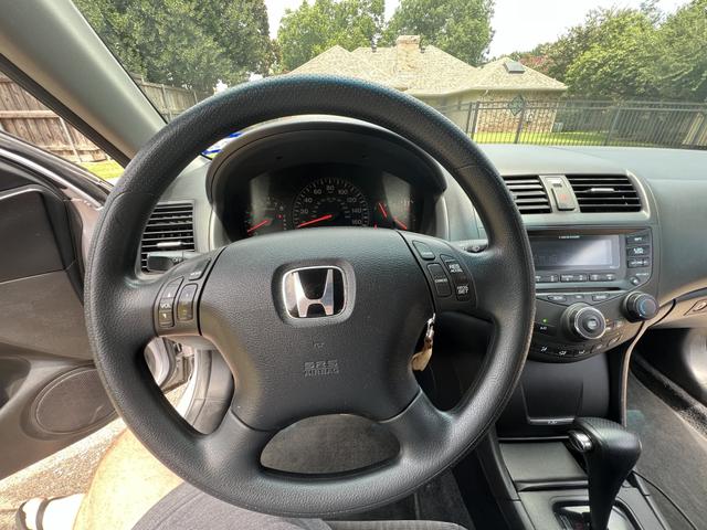 Photo of 2004 Silver Honda Accord