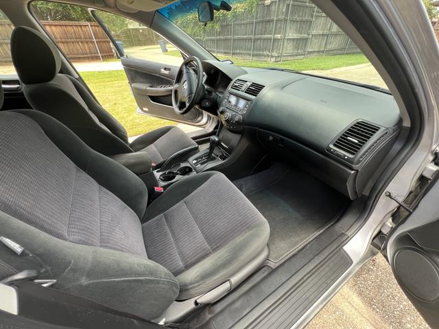 Photo of 2004 Silver Honda Accord