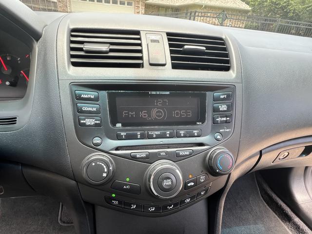 Photo of 2004 Silver Honda Accord