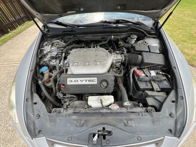 Photo of 2004 Silver Honda Accord