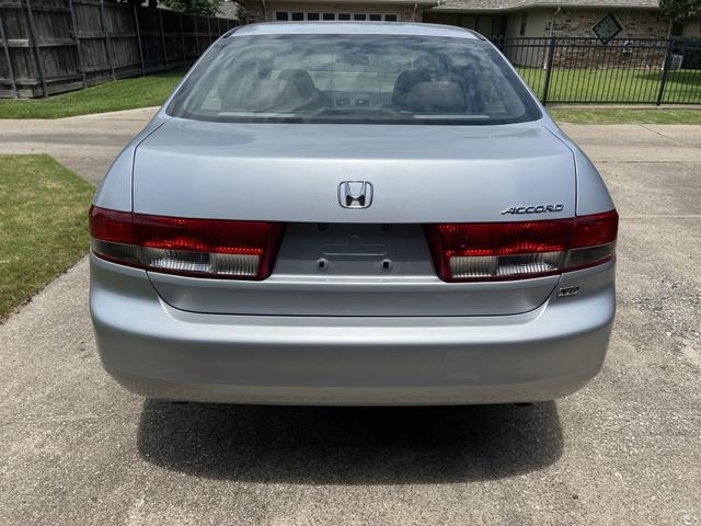 Photo of 2004 Silver Honda Accord