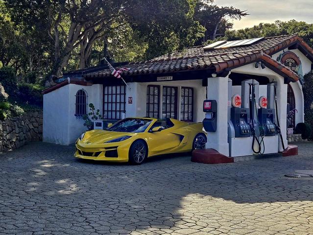 Photo of 2025 Yellow Chevrolet Corvette