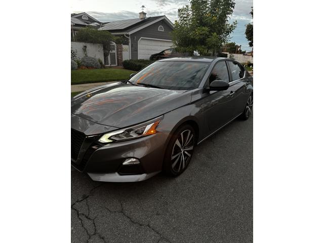 Photo of 2019 Gray Nissan Altima