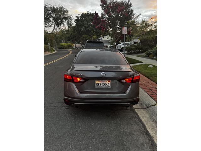 Photo of 2019 Gray Nissan Altima