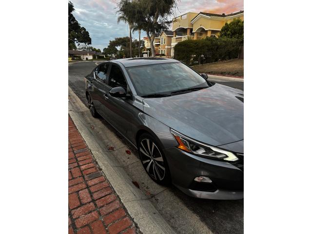 Photo of 2019 Gray Nissan Altima