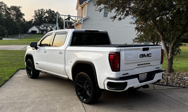Photo of 2020 White GMC Sierra 1500