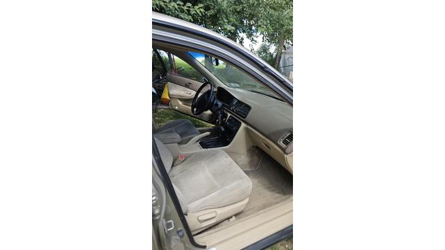 Photo of 1995 Gold Honda Accord