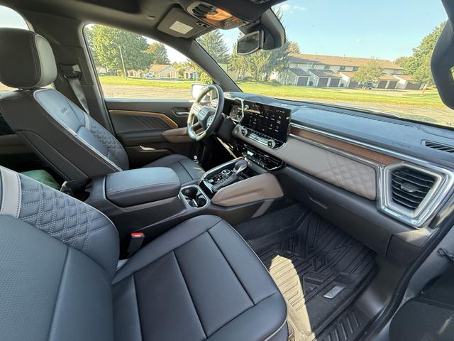 Photo of 2023 Gray GMC Canyon