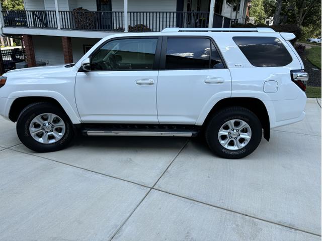 Photo of 2017 White Toyota 4Runner