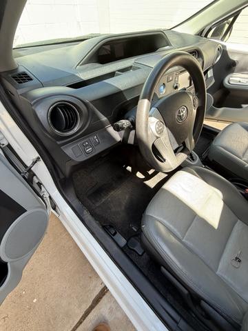 Photo of 2012 White Toyota Prius c
