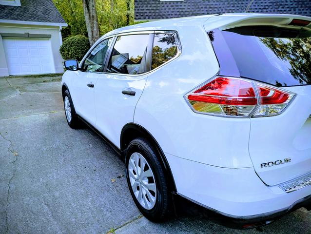 Photo of 2016 White Nissan Rogue